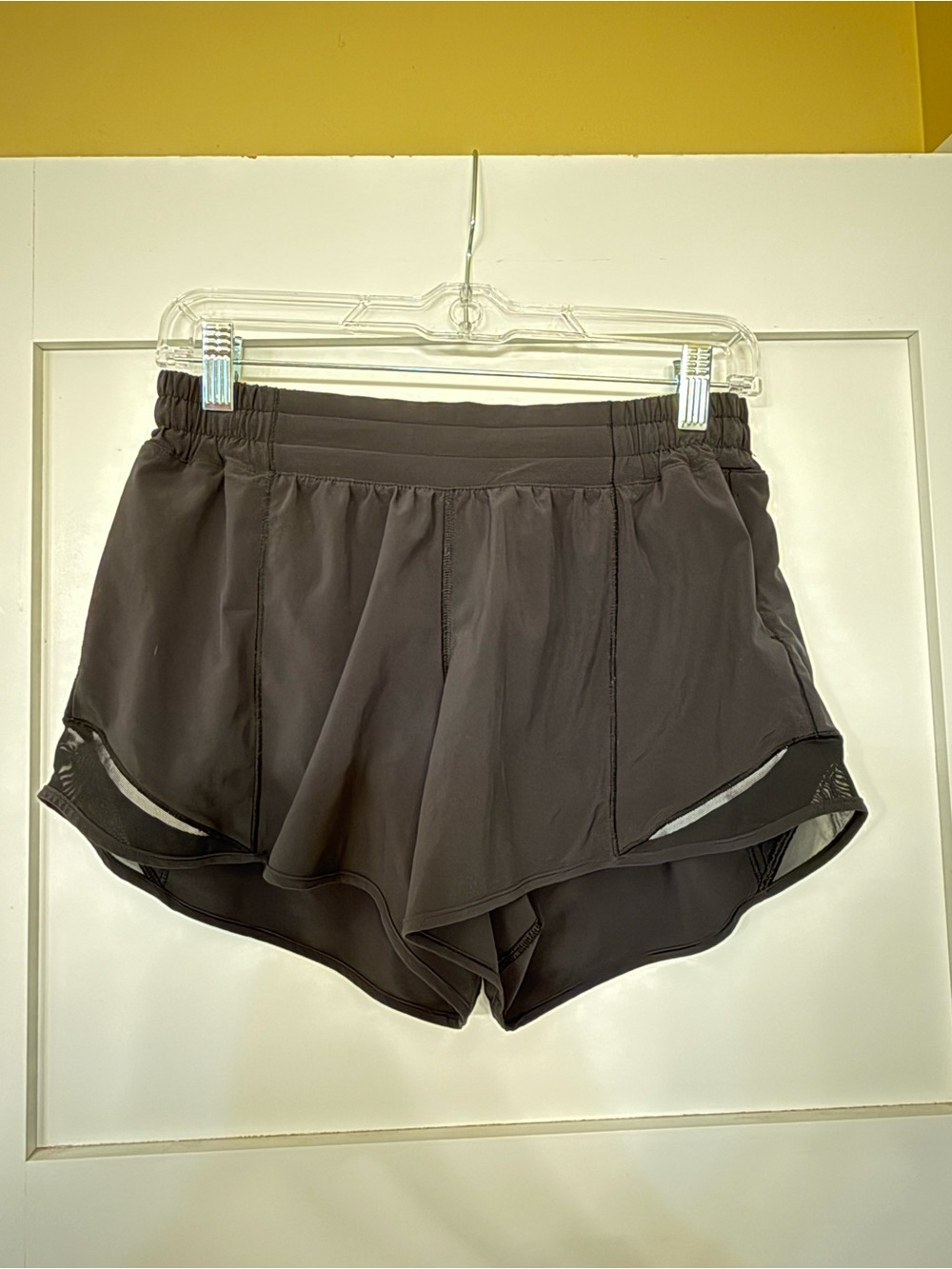 Lululemon Regular Hotty Hot 4” Black Size 8